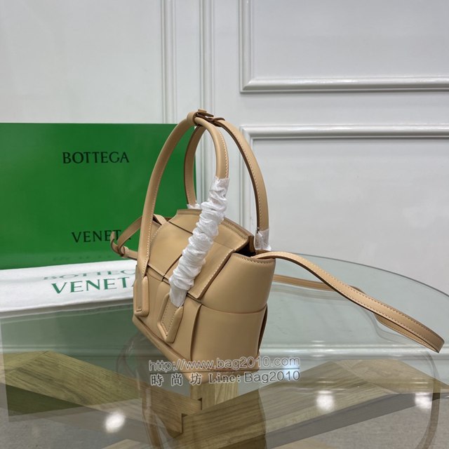 Bottega veneta高端女包 KF008 寶緹嘉新款Arco29 杏仁色 BV經典款mini平紋皮編織女手提包  gxz1126